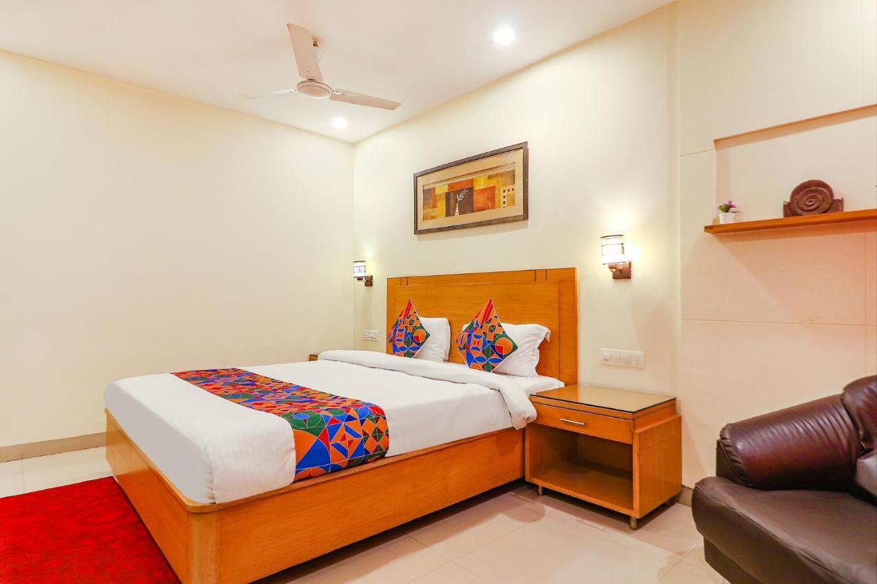 Fabhotel A&M - Nr Lv Prasad Institute, Banjara Hills Hyderabad Esterno foto